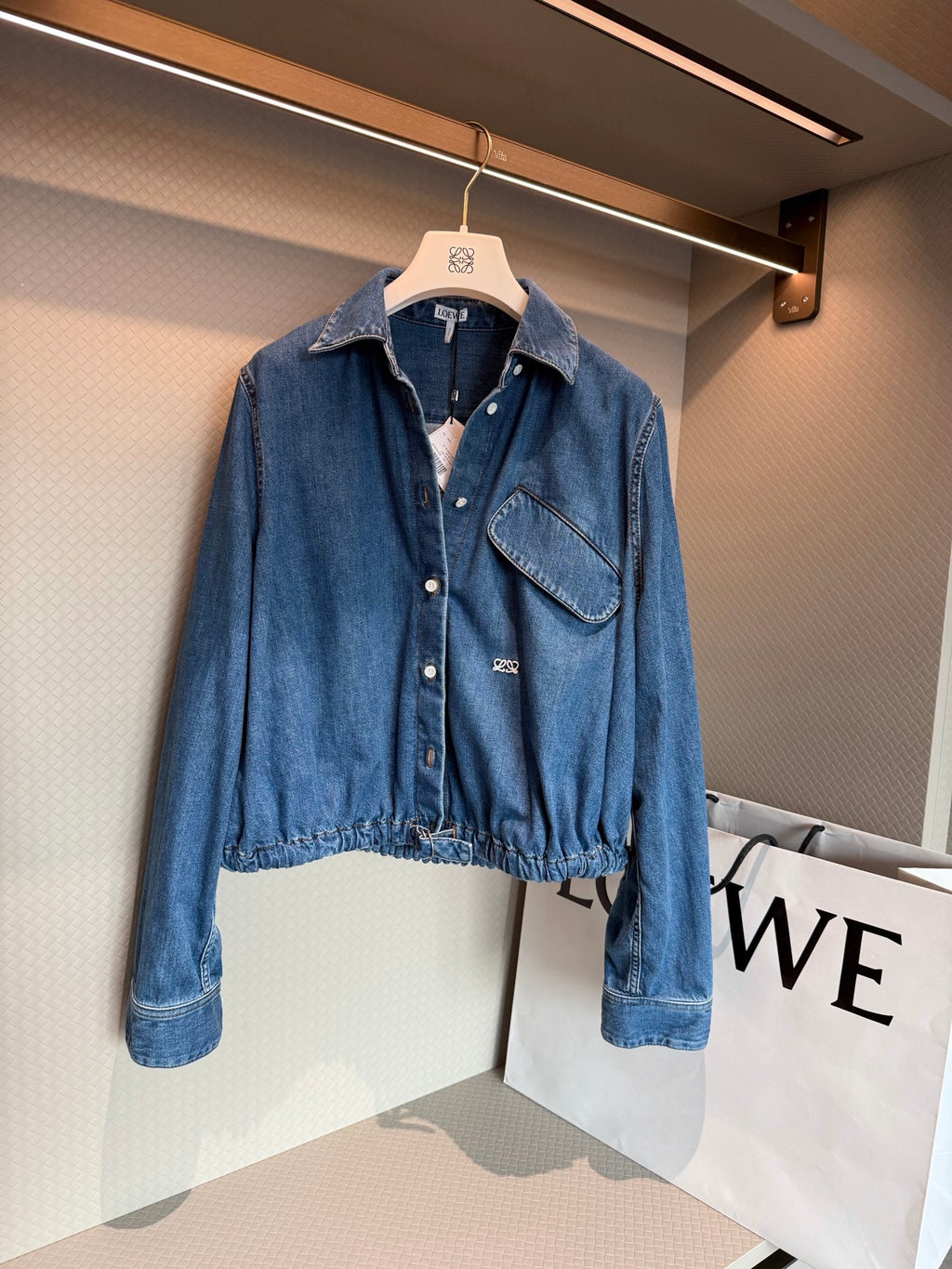 Chic Cropped Denim Button-Up Jacket